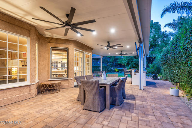 29621 Ridgeway Drive, Agoura Hills CA: https://media.crmls.org/mediaz/2a04e3c2-a724-47de-9410-11a15fb7dcad.jpg