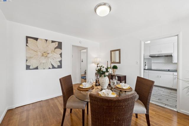 14886 Wake Ave, San Leandro CA: https://media.crmls.org/mediaz/2a04ec10-2147-4807-8807-7a188f645813.jpg