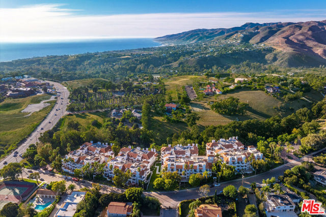 6487 Cavalleri Road, Malibu CA: https://media.crmls.org/mediaz/2a05f42e-d3ff-4e0b-86f6-a1efda64b265.jpg