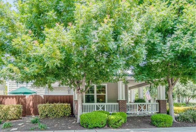 140 Sarafina Way, Gilroy CA: https://media.crmls.org/mediaz/2a06c33f-0024-4a97-a1c3-20e5d3fa65b9.jpg