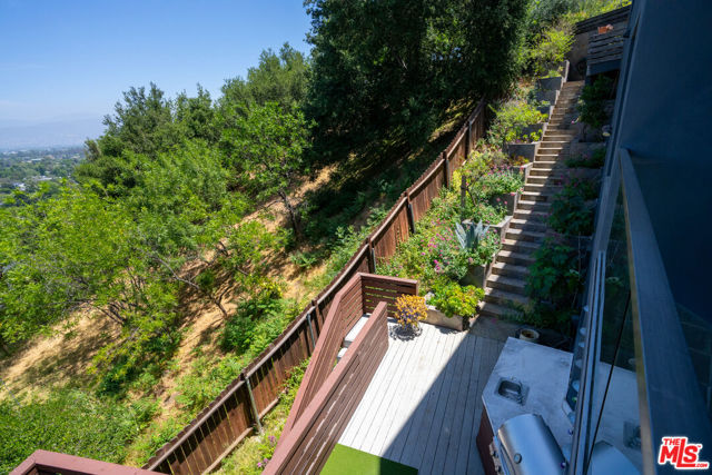 3865 Buena Park Drive, Studio City CA: https://media.crmls.org/mediaz/2a0779f7-bdca-4ad7-a8ff-aba69870101f.jpg