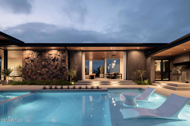 821 Emerson Street, Thousand Oaks CA: https://media.crmls.org/mediaz/2a07bd9f-cac2-44b3-ba84-8fa092a4e598.jpg
