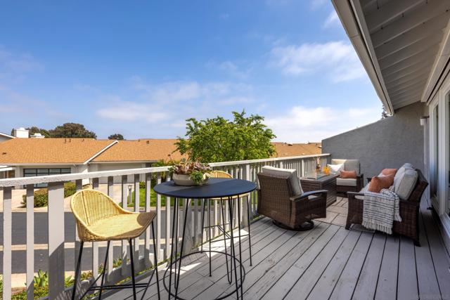 5719 Caminito Norte, La Jolla CA: https://media.crmls.org/mediaz/2a0842fd-15c2-4791-b24c-fb3662f31f2c.jpg
