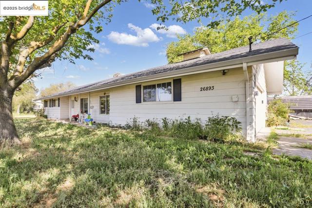 26893 Marsh Creek Rd, Brentwood CA: https://media.crmls.org/mediaz/2a085f32-f017-41c0-8897-73ceb35a7f9f.jpg