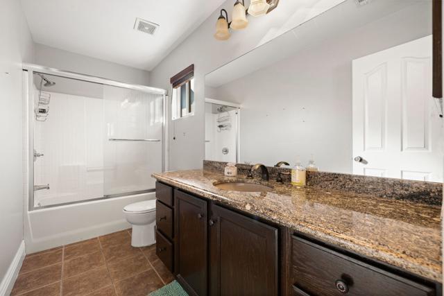 51425 Calle Quito, La Quinta CA: https://media.crmls.org/mediaz/2a086be0-e47f-4e03-8b6f-42f996ef9d3a.jpg