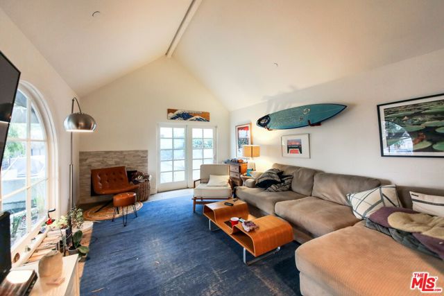 1943 19th Street, Santa Monica CA: https://media.crmls.org/mediaz/2a089c71-754f-43a7-be2e-0431011b63ae.jpg