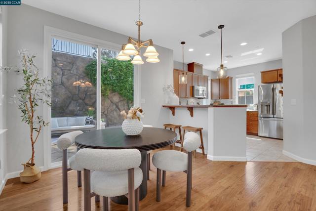 218 Ladybug Ln, Martinez CA: https://media.crmls.org/mediaz/2a08c6db-627a-4c00-ac3d-b0522c92fdb9.jpg