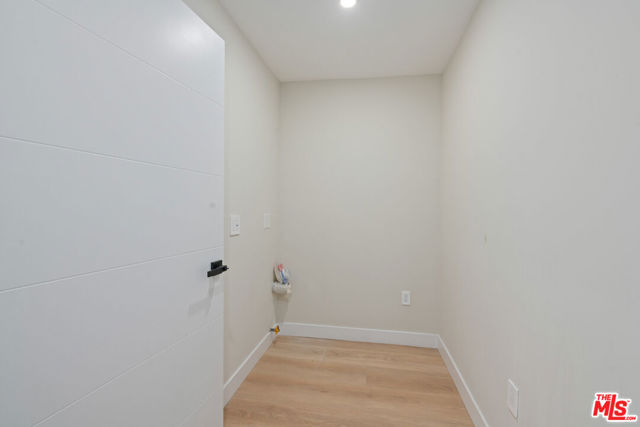 23442 Burbank Boulevard, Woodland Hills CA: https://media.crmls.org/mediaz/2a08cd39-4485-4342-87d6-bbbca63601cd.jpg