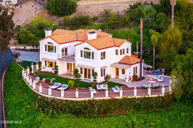 1074 Deseo Avenue, Camarillo CA: https://media.crmls.org/mediaz/2a098870-3685-4bd8-9160-04f4ab5d5538.jpg