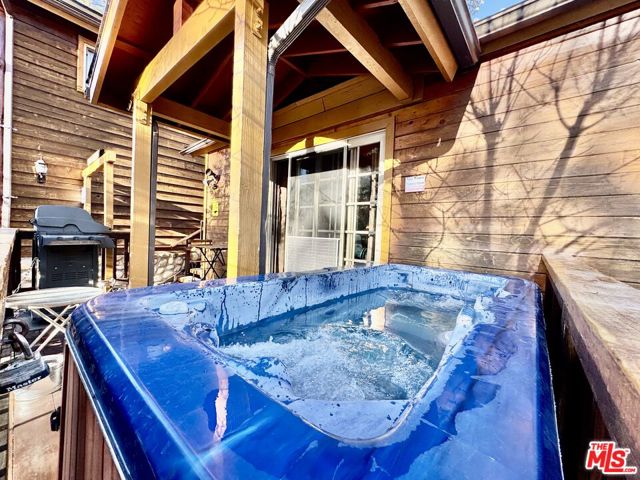 539 Lakewood Lane, Big Bear CA: https://media.crmls.org/mediaz/2a098925-cd7b-4e5a-b6d2-b33468909c17.jpg