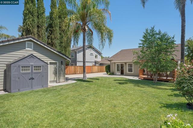 3075 Shiles Loop, Brentwood CA: https://media.crmls.org/mediaz/2a0a26cb-a064-416c-b872-a5a6c6e536ff.jpg