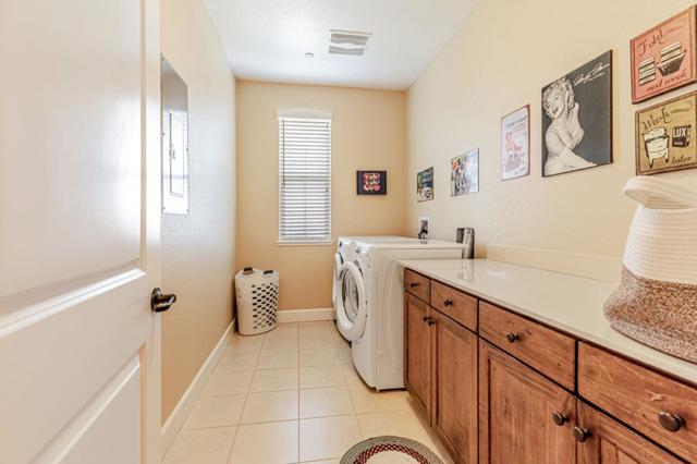1930 Saffron Court, Gilroy CA: https://media.crmls.org/mediaz/2a0a6d2b-7689-49f4-9320-4977d7d77260.jpg