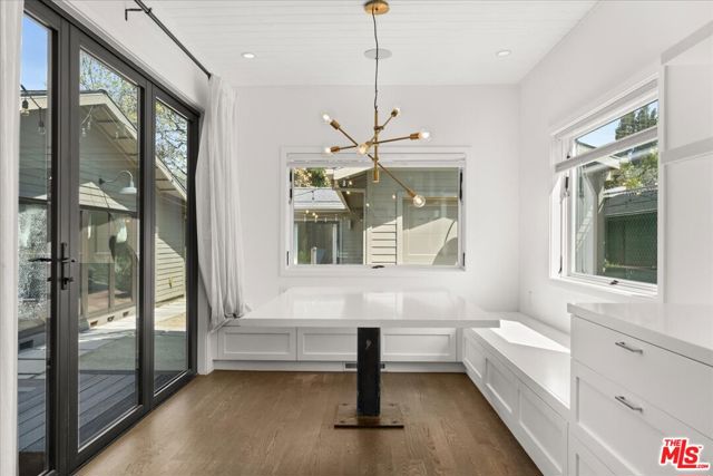 4525 Melbourne Avenue, Los Angeles CA: https://media.crmls.org/mediaz/2a0abf6a-133f-4242-8981-e32056bc6f32.jpg
