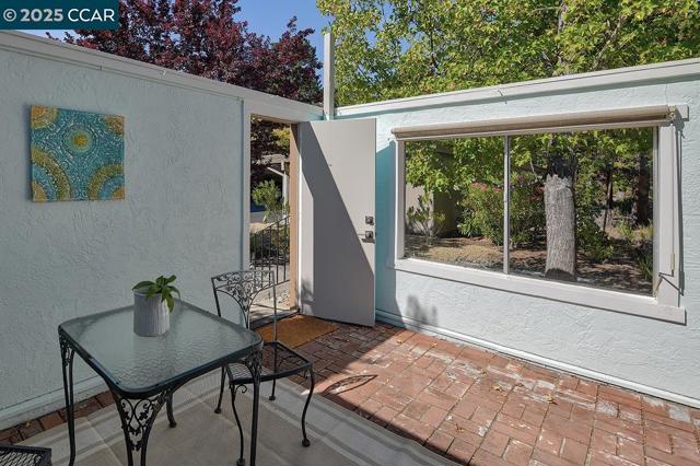 3128 Tice Creek Dr, Walnut Creek CA: https://media.crmls.org/mediaz/2a0b907c-659f-41f4-a108-000e7e7ff19f.jpg