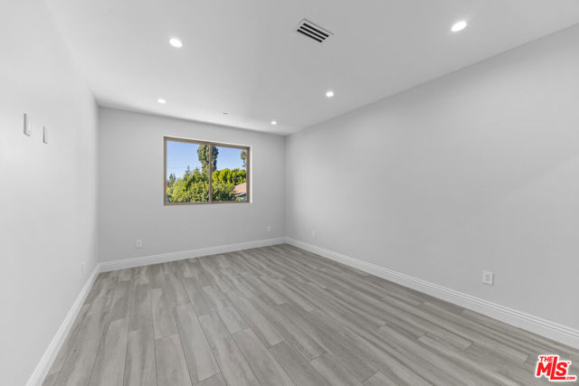 6723 Sunnyslope Avenue, Van Nuys CA: https://media.crmls.org/mediaz/2a0b9a32-883b-46bf-a661-2a682ed58a6c.jpg