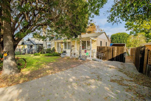 Detail Gallery Image 3 of 20 For 3885 King St, La Mesa,  CA 91941 - 3 Beds | 1 Baths