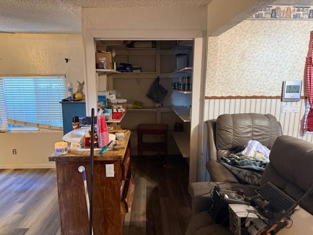 160 N Santa Rosa Street, Los Banos CA: https://media.crmls.org/mediaz/2a0c6fb6-5385-4a61-864b-87b4ee4c656f.jpg
