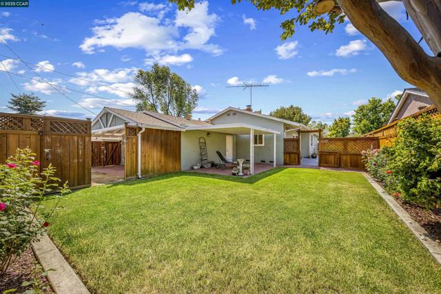 30450 Oakmont Way, Hayward CA: https://media.crmls.org/mediaz/2a0ca1a6-16d7-4d70-a650-f794e145708d.jpg