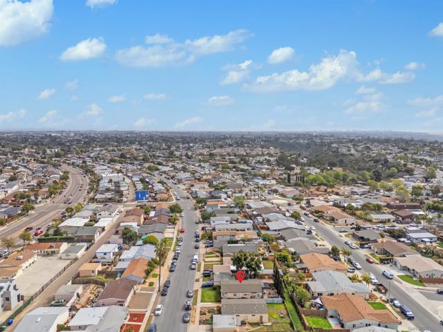 3317 19 Jemez Dr, San Diego CA: https://media.crmls.org/mediaz/2a0db1e3-6321-42a1-9798-489f65f9f3da.jpg