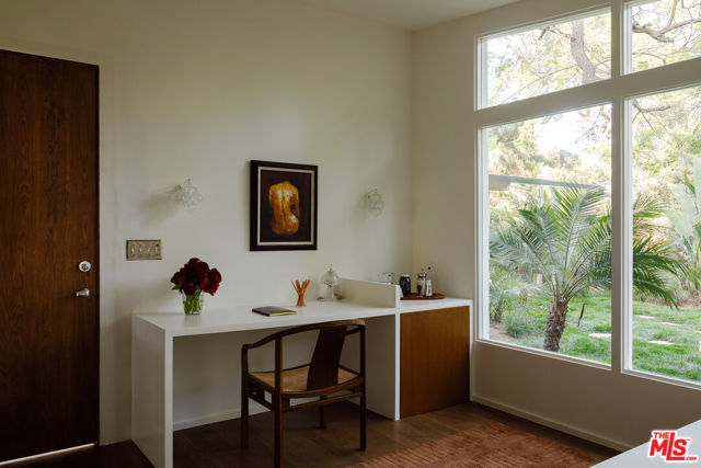 8945 Wonderland Park Avenue, Los Angeles CA: https://media.crmls.org/mediaz/2a0dceb5-1591-45a9-9a95-09638044123f.jpg