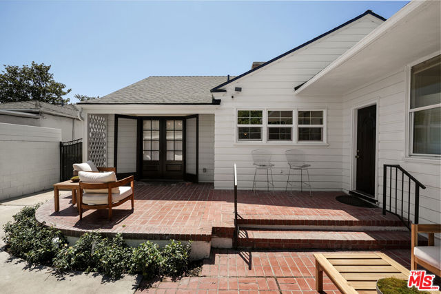 3860 Hepburn Avenue, Los Angeles CA: https://media.crmls.org/mediaz/2a0df2f0-0799-42e3-97c6-d25bd28e90eb.jpg