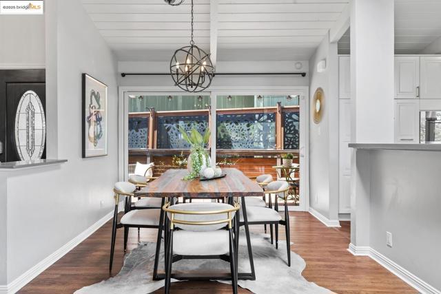 6533 Chelton DR, Oakland CA: https://media.crmls.org/mediaz/2a0e2406-b388-4f74-811e-262f0c885ec4.jpg