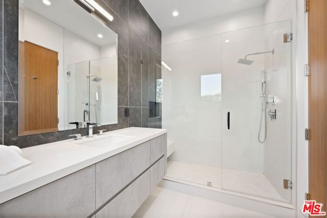 14812 Morrison Street, Sherman Oaks CA: https://media.crmls.org/mediaz/2a0e37a4-085a-4330-a025-f6c9f59e7109.jpg