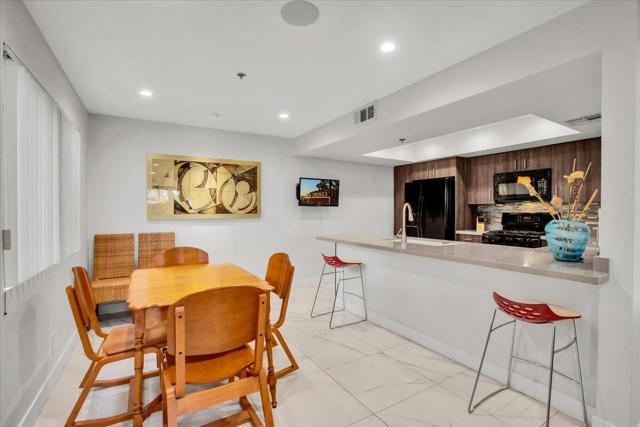 200 E Racquet Club Road, Palm Springs CA: https://media.crmls.org/mediaz/2a0e6e63-6518-4844-a224-d2cfaef41a0a.jpg
