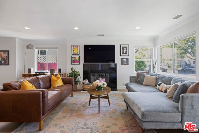 3551 S Bentley Avenue, Los Angeles CA: https://media.crmls.org/mediaz/2a0e75d6-2090-4a99-a65a-b22589fe0fe9.jpg