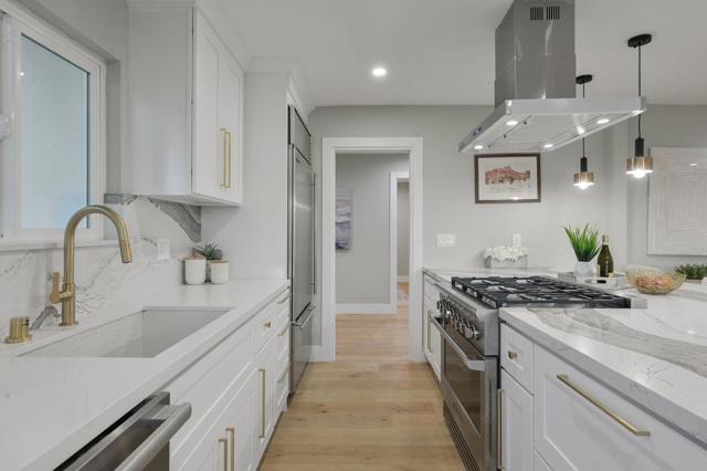 1560 Alturas Drive, Burlingame CA: https://media.crmls.org/mediaz/2a0eaa7f-301e-4490-9773-ce8211753492.jpg