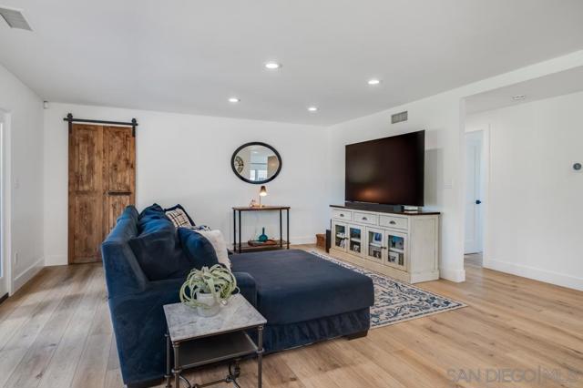 7634 Flag Lake, San Diego CA: https://media.crmls.org/mediaz/2a0ef499-73b2-41e1-ba3e-656ffac019a9.jpg