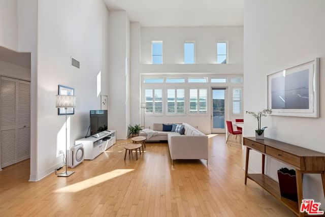 7100 Playa Vista Drive, Playa Vista CA: https://media.crmls.org/mediaz/2a0f339e-19aa-4e5f-ab1f-ecb3152ab1ab.jpg