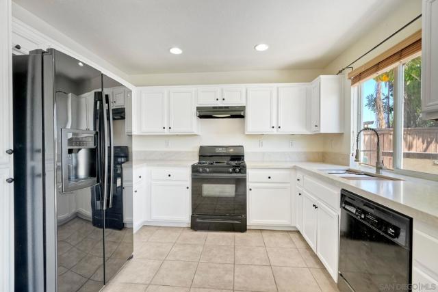 4811 Ventana Way, Oceanside CA: https://media.crmls.org/mediaz/2a0f390f-6695-45e9-ab41-246bf877e0d7.jpg