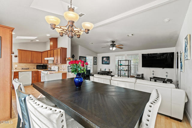 Detail Gallery Image 14 of 40 For 24 via Rosal #24,  Camarillo,  CA 93012 - 2 Beds | 2 Baths