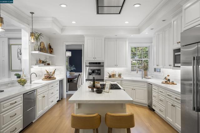 1826 Alameda Diablo, Diablo CA: https://media.crmls.org/mediaz/2a0fd6dd-74e7-46ab-a9be-ea2c7eef0a03.jpg