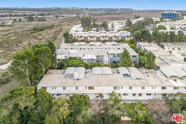 4804 La Villa Marina, Marina del Rey CA: https://media.crmls.org/mediaz/2a103060-72fd-4cb8-b5d9-01600e315cd8.jpg