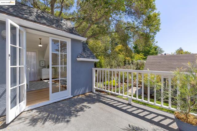 1145 Mandana Blvd, Oakland CA: https://media.crmls.org/mediaz/2a1064e7-9221-4f9c-85fc-b19282a32434.jpg