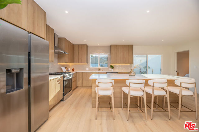 5325 S Victoria Avenue, Los Angeles CA: https://media.crmls.org/mediaz/2a10a394-c96d-4324-89e7-644f19aa674c.jpg
