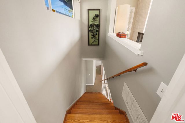 1313 Corona Drive, Glendale CA: https://media.crmls.org/mediaz/2a111fa2-dc91-42bf-9298-ddb8641387c2.jpg