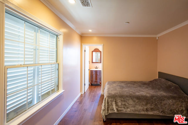 6449 Radford Avenue, North Hollywood CA: https://media.crmls.org/mediaz/2a121e25-b142-4902-b55e-613055607a42.jpg