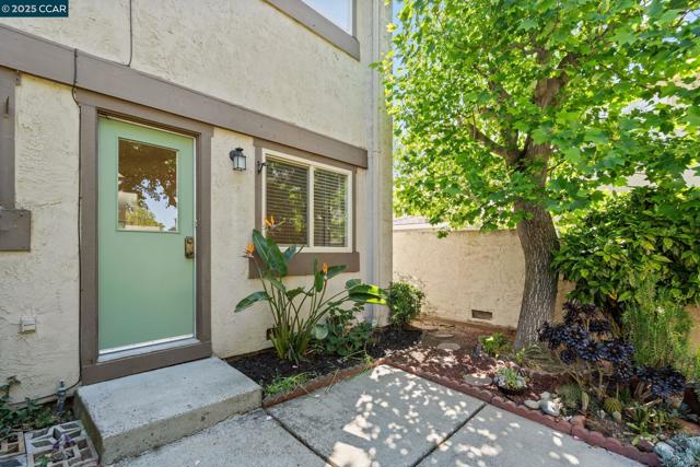 1050 Mohr Ln, Concord CA: https://media.crmls.org/mediaz/2a125705-e153-475a-9686-c439f255a8cd.jpg