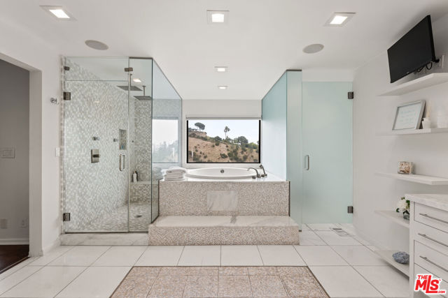 8514 Hillside Avenue, Los Angeles CA: https://media.crmls.org/mediaz/2a127859-9874-4054-b1a7-ebba364439e6.jpg