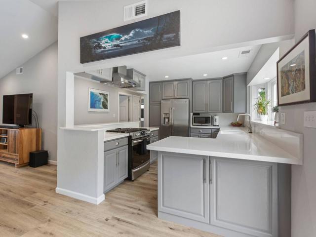1415 LInda Mar Boulevard, Pacifica CA: https://media.crmls.org/mediaz/2a12b1e6-c74b-48e0-a13e-c56bb1c3632e.jpg
