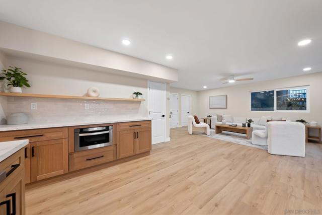 9401 Broadmoor Pl, La Mesa CA: https://media.crmls.org/mediaz/2a12b8ba-420f-4a6f-8ece-86a08142a68d.jpg