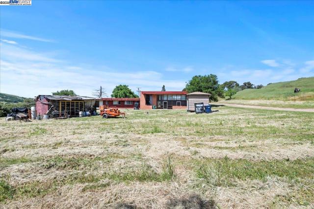 6400 Mines Rd, Livermore CA: https://media.crmls.org/mediaz/2a12bf9f-32cb-498f-9330-393cbdb505bd.jpg