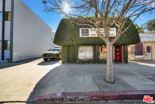 11352 VENTURA Boulevard photo 2