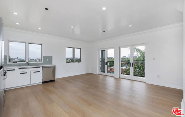 930 S Robertson Boulevard, Los Angeles CA: https://media.crmls.org/mediaz/2a130c5f-020a-4171-9dc6-1c43f19e464d.jpg