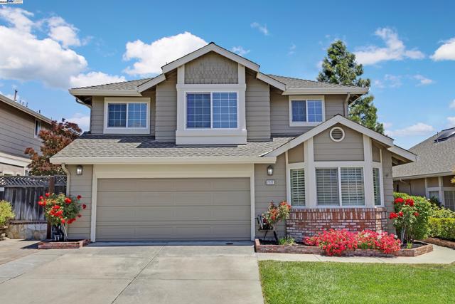 7777 Crossridge Rd, Dublin CA: https://media.crmls.org/mediaz/2a1391bc-4403-45c8-9728-c28664c24450.jpg