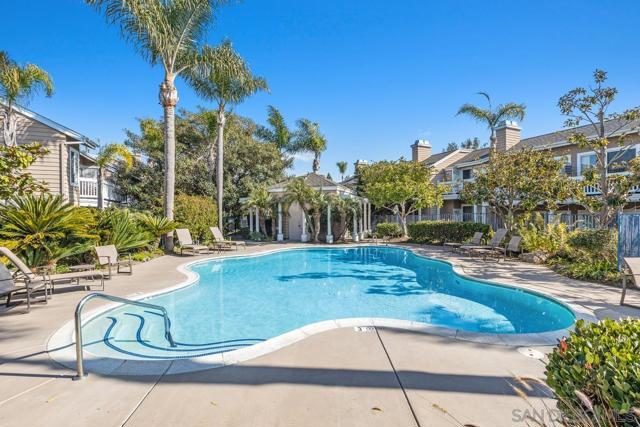 8585 Via Mallorca, La Jolla CA: https://media.crmls.org/mediaz/2a139647-edbf-4599-8032-c12e395a4c60.jpg