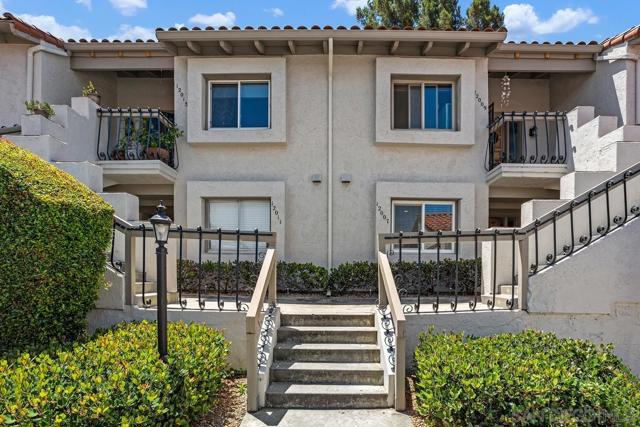 12007 Caminito Campana, San Diego CA: https://media.crmls.org/mediaz/2a13c1cd-2788-4a20-a271-0f3076107f8c.jpg